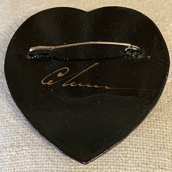 Russian Lacquer Heart Pin - Picture 2 of 2